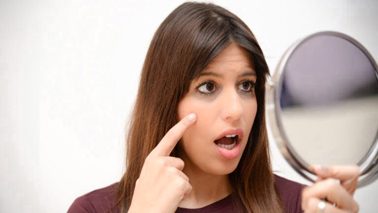 Kolejność pielęgnacji twarzy,pielęgnacja twarzy,krok po kroku,krem pod oczy |